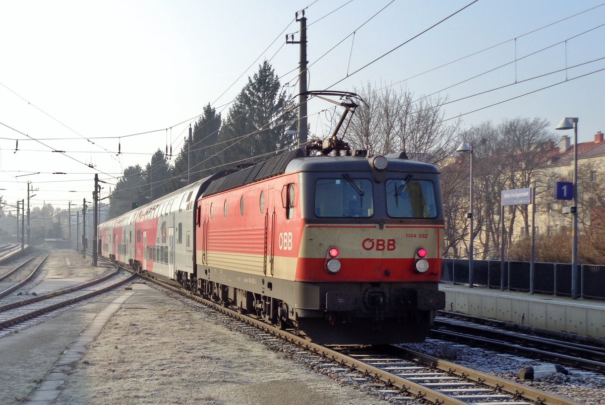 Öbb 1144 249 Calls At Wiener Neustadt On 31 May 2015. - Rail-pictures.com