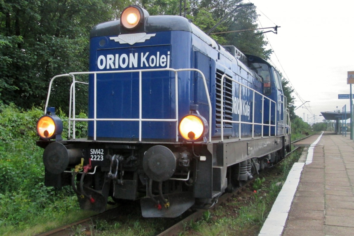 orion-kolej-sm42-2223-stands-at-24370.jpg