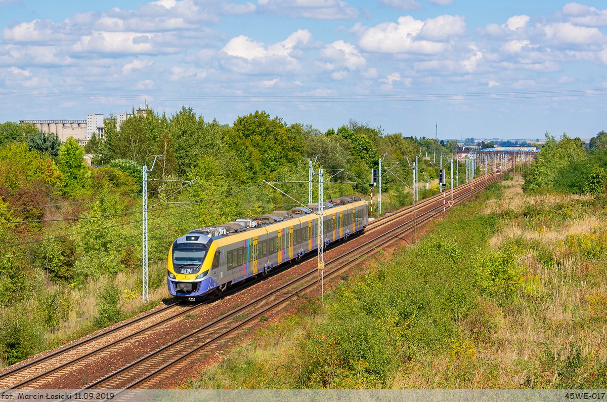 11.09.2019 | Przysieka - 45WE-017 left the Kozłów station, is heading towards Tunel.