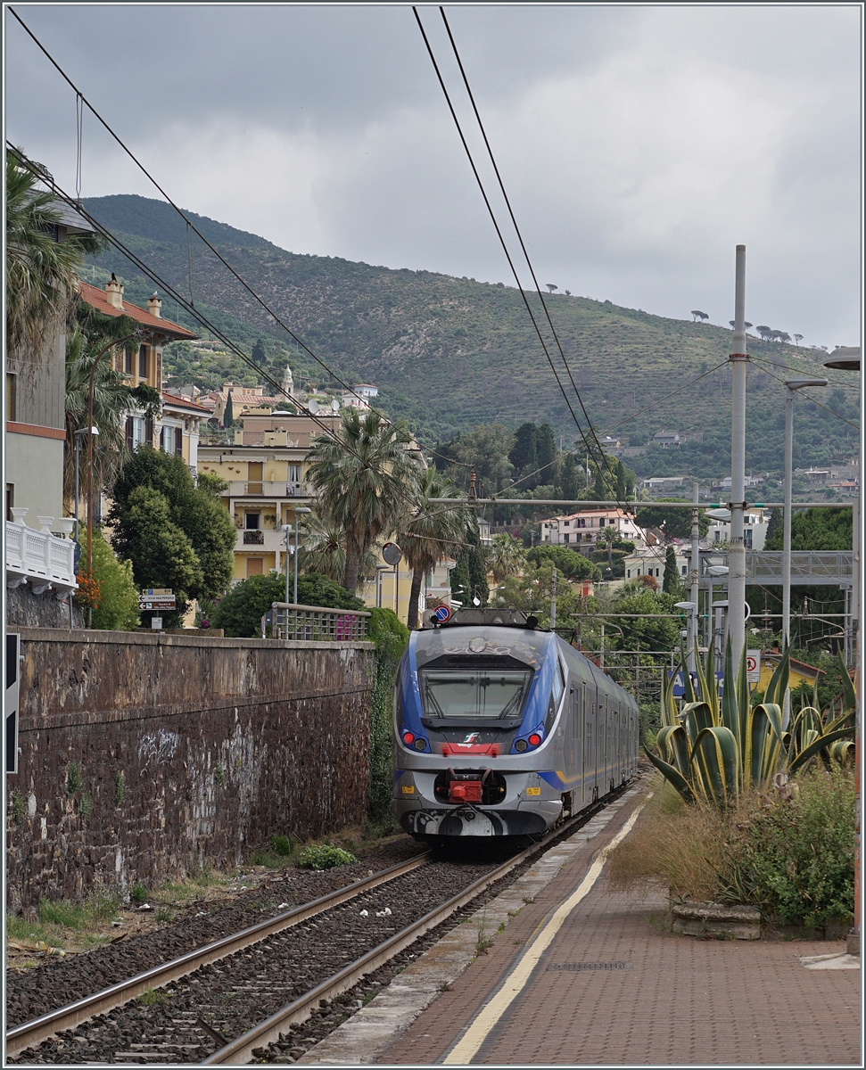 A FS Trenialia ALe 501/502 (ME)  Minuetto  is leaving Alassio. This service is on the way from Ventimiglia to Savona.

17.06.2024