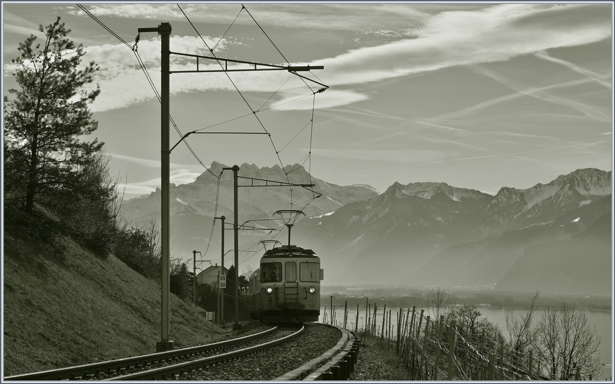 A MOB ABDe 8/8 Serie 4000 between Châtaelard VD and Planchamp with the Dents de Midi in the background. 

16.01.2019