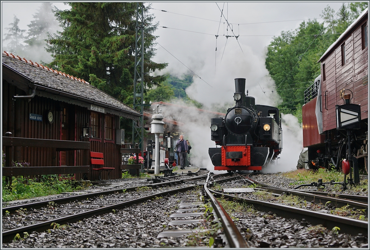 After arriving in Chaulin, the SEG G 2x 2/2 105 of the Blonay Chamby Railway in Chaulin goes straight into the locomotive treatment, where the locomotive is supplied with water and coal.

June 9, 2024