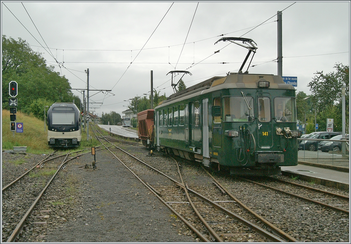 Autour de la voie ferrée / Around the iron railway (autumn event 2024) The GFM (Historique) BDe 4/4 141, which was put into operation for gravel traffic in 1972, has arrived in Blonay with the GFM Fad 751 control freight car. September 8, 2024