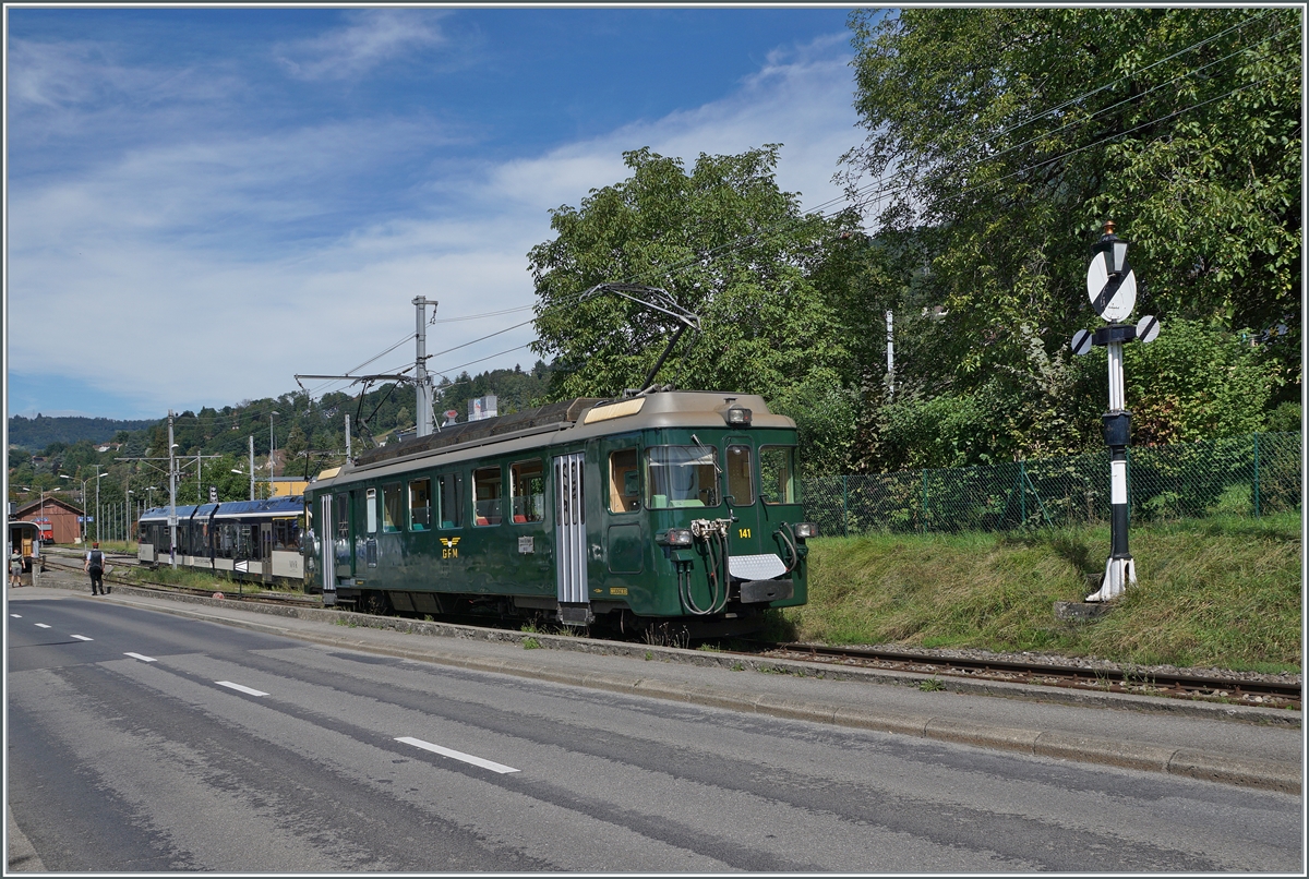 Autour de la voie ferrée / Around the iron railway (autumn event 2024) - The GFM (Historique) BDe 4/4 141 ranks in Blonay. 

September 7, 2024