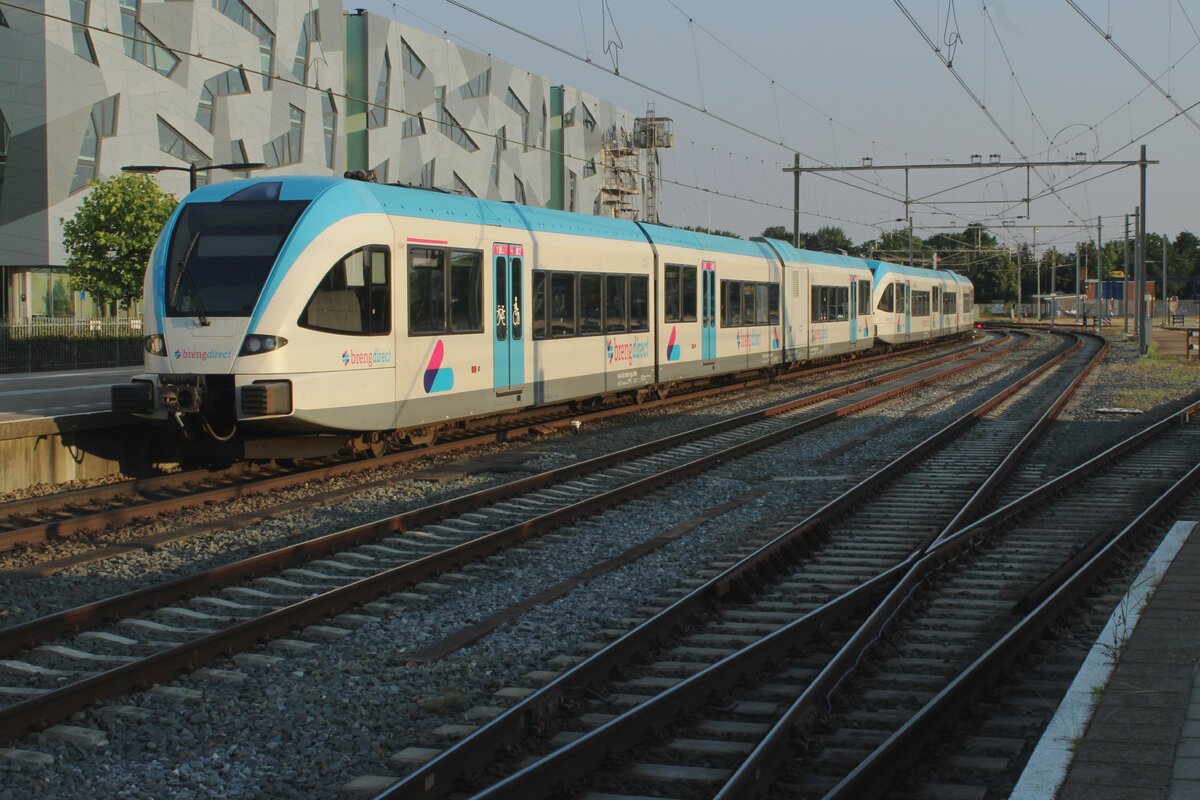 BRENG 5049 departs from Nijmegen on 26 June 2024, deputising for an absent Arriva GTW.