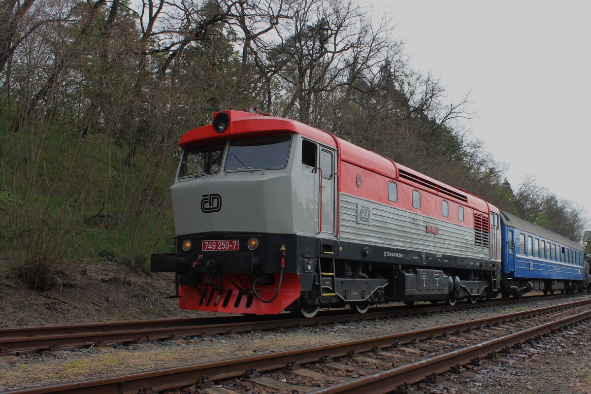 CD Bardotka 749 250 stands in the railway museum at Luzna u Rakovnika on 11 May 2024. For the Brits amongst us: the sound of the Diesel engine of Bardotky (CD Classes 749 and 751; ZSSK Classes 751 and 752) is quite akin to BR Classes 37 and 47. 