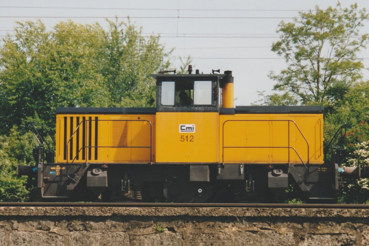 CMI 512 was temporarily in use with CFL after the projected shunter Class MJ Diesel shunters for Denmark's  DSB fell through the ice -quite literaly, because these Cockeril-build shunters did not prove themselves very well in cold conditions and an order of 30 locos was cancelled, leaving Cockerill with the sixteen already build shunters. CFL rented a few of them for a few years and one of them, CFL/CMI 512 is seen stabled at Bettembourg on 20 May 2004.