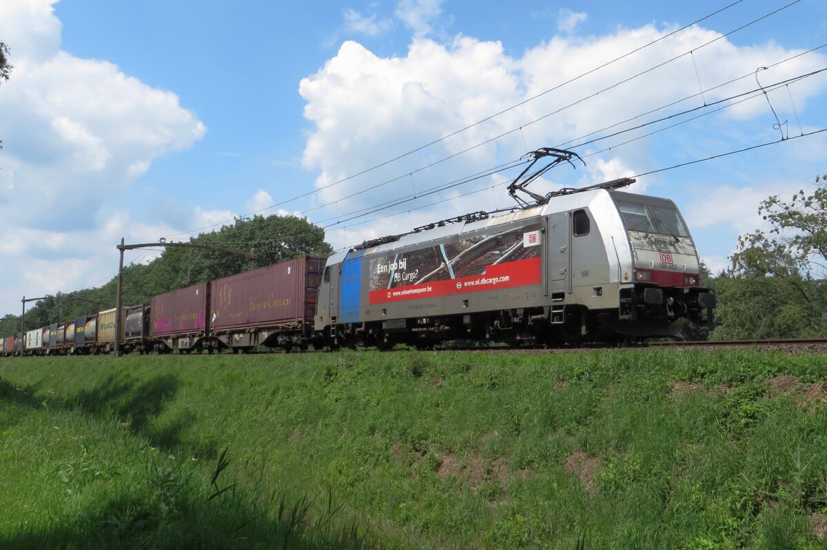 DB Cargo 186 492 hauls the Rühland mixed freight thropugh Oisterwijk toward Germany on 18 July 2020. 