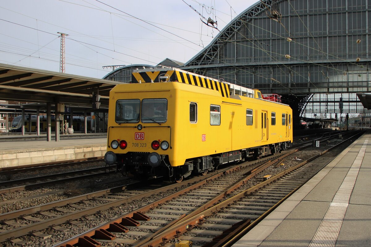 DB Netze/InfraGo 708 323 passes through Bremen Hbf on 19 February 2026.