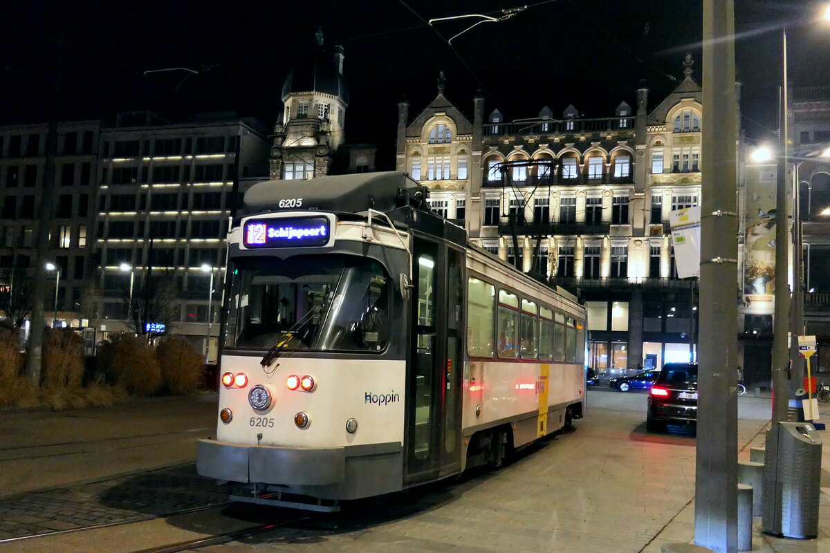 De Lijn 6205 BN PCC Ghent bi-directional build in 1971, rebuild in 2002.
Line 12 Schijnpoort.
Location: Koningin Astridplein.
09-02-2025