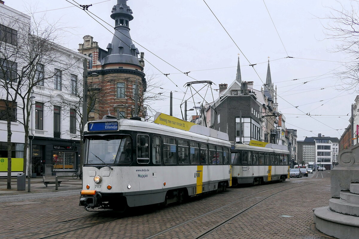 De Lijn 7117 BN PCC Antwerp build in 1970, rebuild in 1993.
Line 7 Mortsel.
Location: Leopoldplaats.
12-02-2025