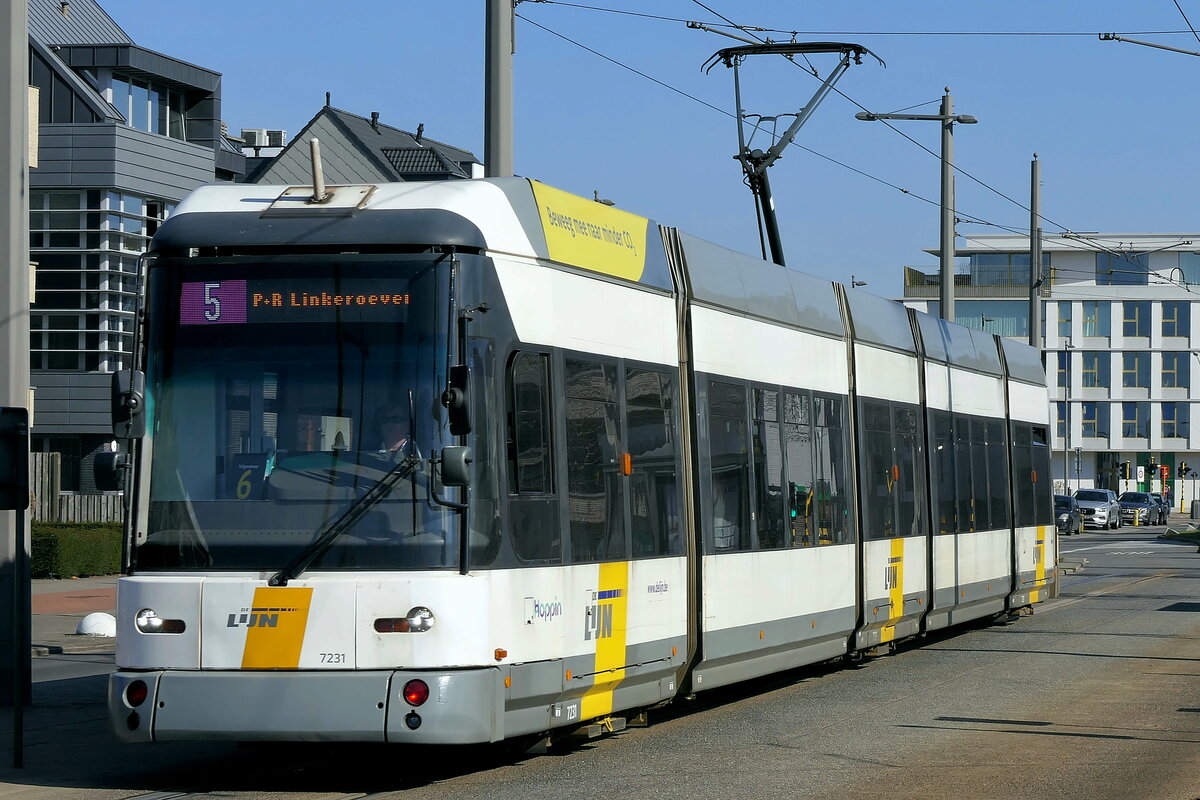 De Lijn 7231 Siemens MGT6-1-1 build in 2001.
Line 5 P+R Linkeroever.
Location: Wijnegem Fortveld.
05-03-2025