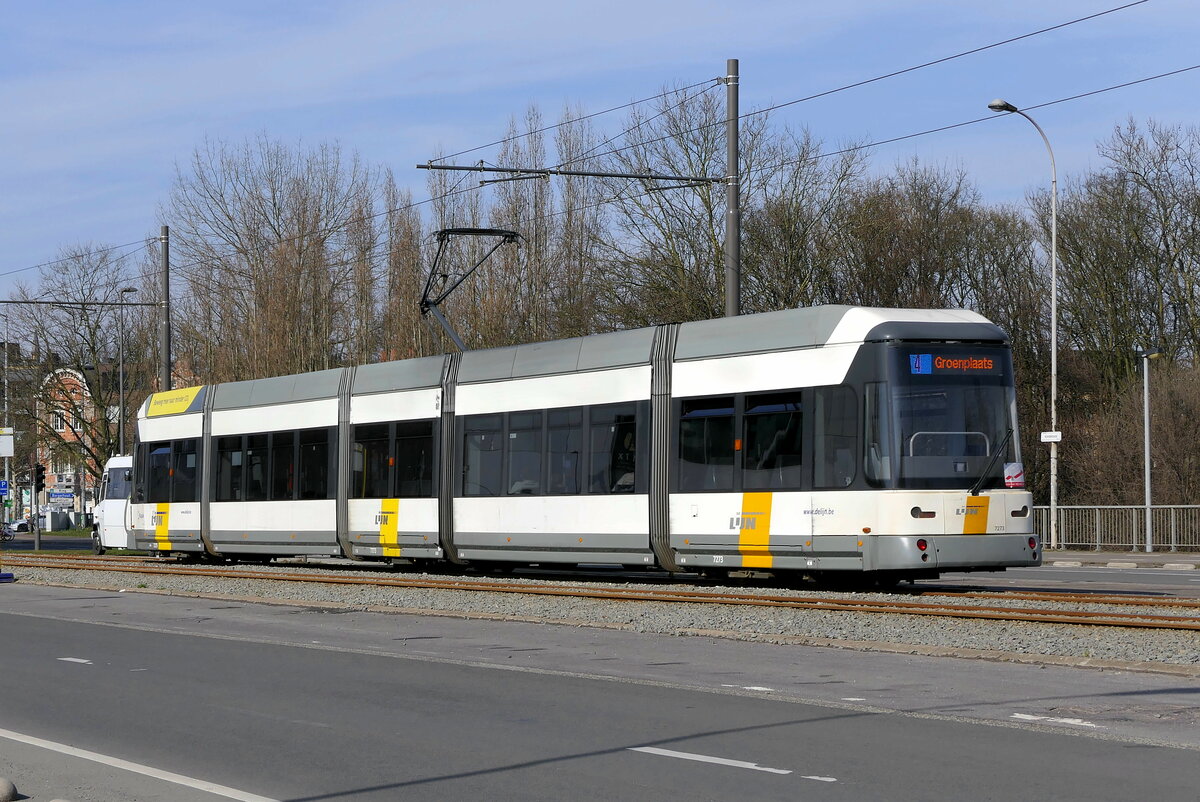 De Lijn 7273 Siemens MGT6-1-3 build in 2012.
Line 4 Groenplaats.
Location: Borsbeeksebrug.
09-03-2025