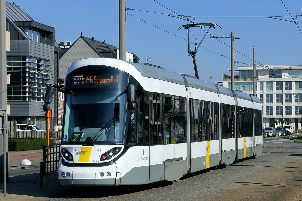 De Lijn 7435 CAF Urbos 100 build in 2023.
Line 10 P+R Schoonselhof.
Location: End station Wijnegem Fortveld.
05-03-2025