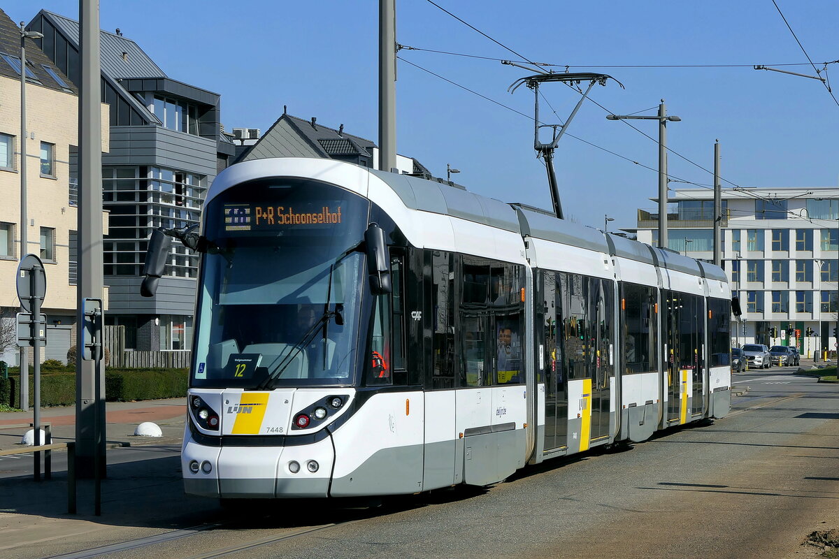 De Lijn 7448 CAF Urbos 100 bi-directional build in 2024.
Line 10 P+R Schoonselhof.
Location: Wijnegem Fortveld.
05-03-2025