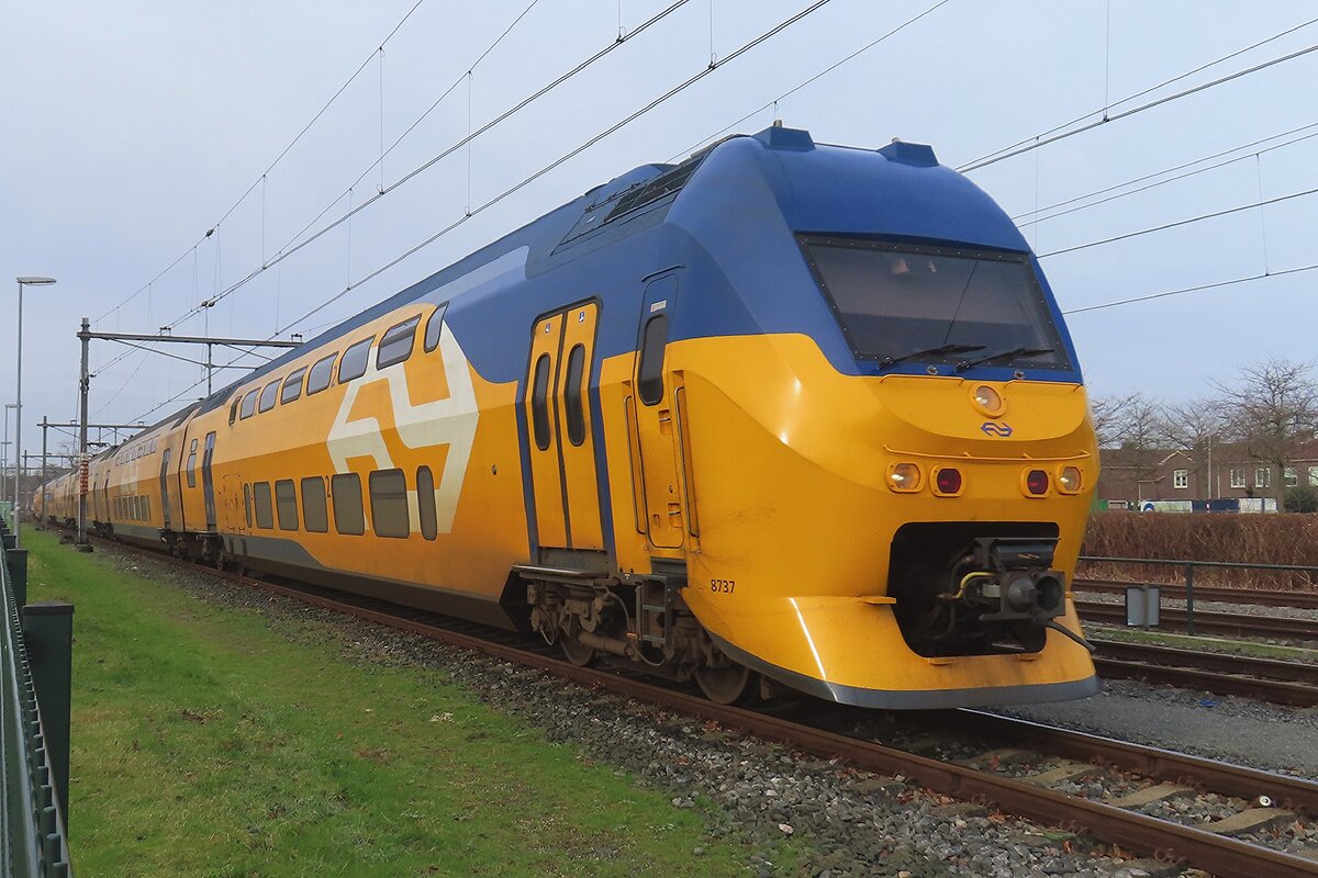 Empty stock movement for NS 8737 on 25 January 2024 through Oss toward Nijmegen.