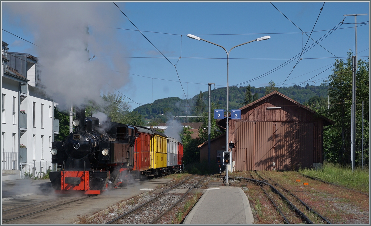 Festival Suisse de la vapeur 2024 / Swiss Steam Festival 2024 of the Blonay-Chamby Bahn - and a picture with a lot of steam fits in quite well: The two Blonbay-Chamby Bahn steam locomotives BFD HG 3/4 N° 3 at the Zugsspitze and the SEG G 2x 2/2 105 at the end of the train leave Blonay station with their special train to Vevey. May 19, 2024