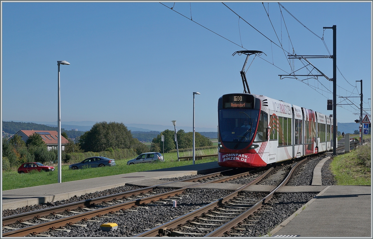 From the big city to the country - with the BLT: Coming from Basel or probably Dornach, a BLT train on line 10 reaches Leymen in Alsace and, after the intersection, will continue with the oncoming train to Rodersdorf in the canton of Solothurn, or in other words - one railway, three cantons, two countries...

September 26, 2023