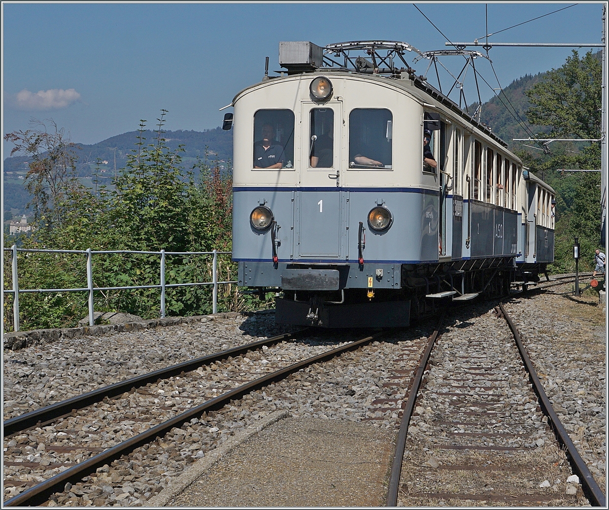  Le Chablais en fête  at the Blonay Chamby railway. The opening of the first section of the Bex - Villars 125 years ago, as well as the merger of some routes in the Chablais 80 years ago, was the reason for this year's autumn festival  Le Chablais en fête. The ASD BCFe 4/4 N° 1 is a special attraction  TransOrmonan  of the TPC with its B 35 as a guest vehicle. The picture shows the BCFe 4/4 N° 1, built in 1913 and converted in 1940, building the Chamby train station.

September 9, 2023