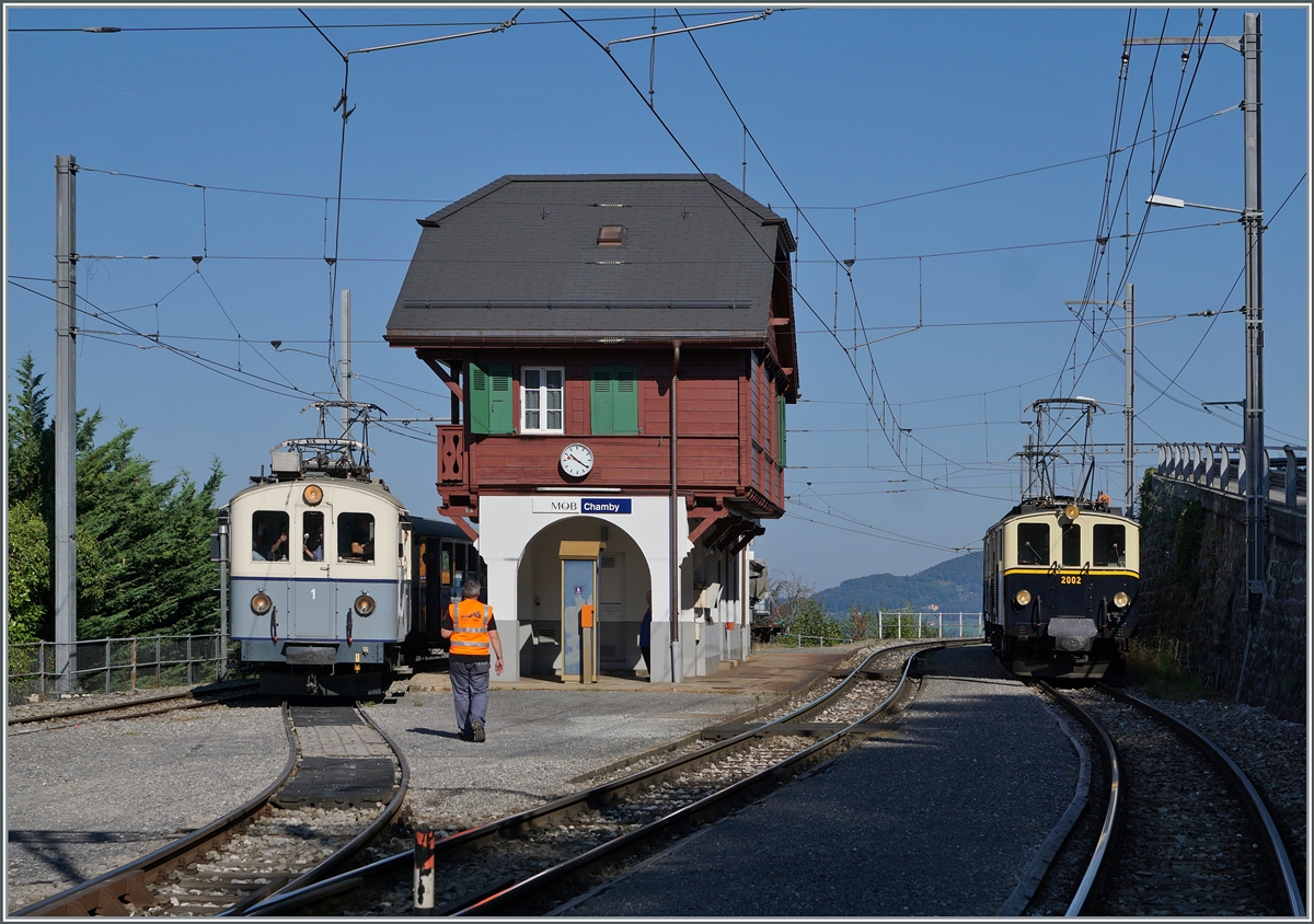  Le Chablais en fête  at the Blonay Chamby train. The vehicle parade, which was surprisingly organized in Chamby, required some maneuvering of the vehicles involved. In the picture you can see the already positioned ASD BCFe 4/4 and the MOB FZe 6/6. The MOB BCFe 4/4 11 is still missing on track two, it is still behind the FZ 6/6 2002. 

Sept. 10, 2023