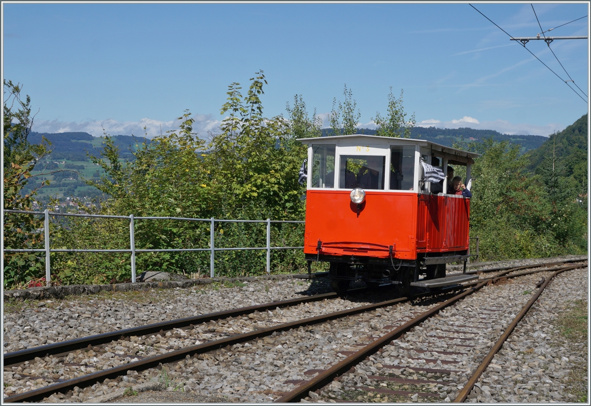 Les chemin de fer disparus - The Vanished Railways (RB - Röseau Breton 1891 - 1967) The BR Dm 2/2 N° 3  Biniou  makes the  Shuttle-Service  betwenn Chaulin an Chamby. 

September 14, 2025