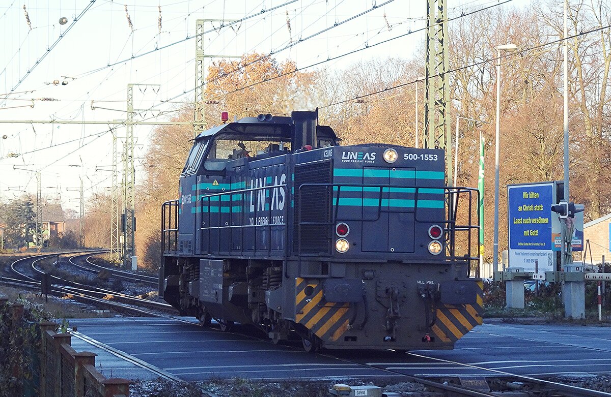Lineas 500 1553 runs round at Emmerich on 14 December 2022.