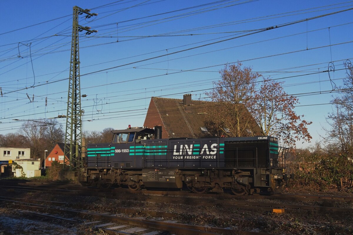 Lineas 500-1553 stands at Emmerich on 14 December 2022.