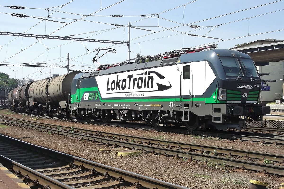 LokoTrain 193 220 hauls a tank train through Bratislava hl.st. on 29 May 2015.