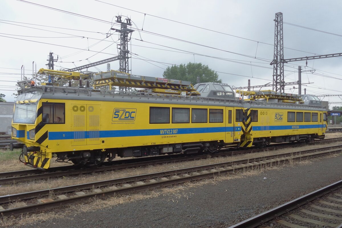 MVTV 2-007 stands on 16 May 2015 as a maintenance train in Kolín.