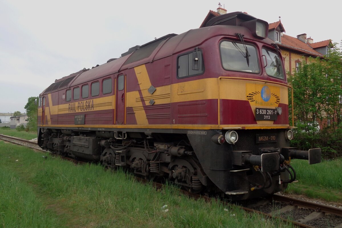 On 1 May 2018, Rail Polska M62M-010 stands at Jawor.