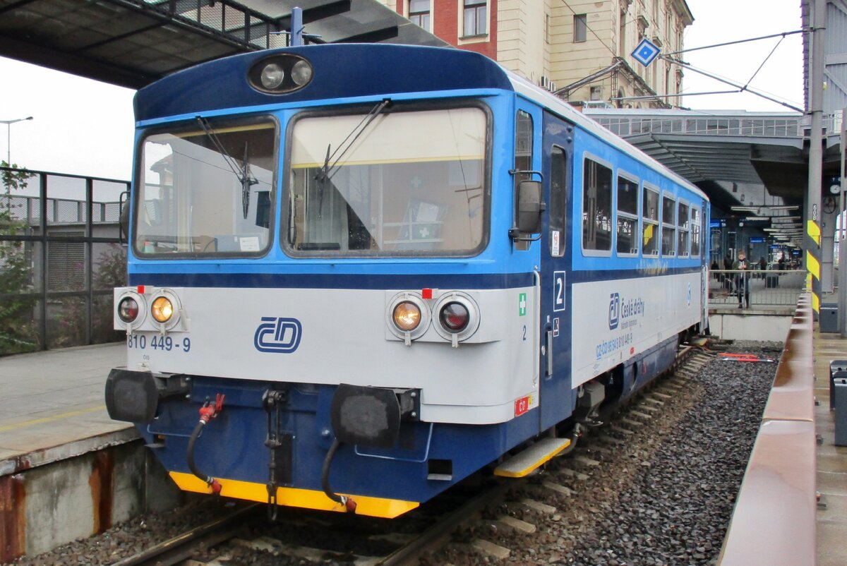 On 24 September 2017 rwegioMouse 810 449 stands in Praha hl.n. A few years later, this service will be taken over by Arriva Vlaky.