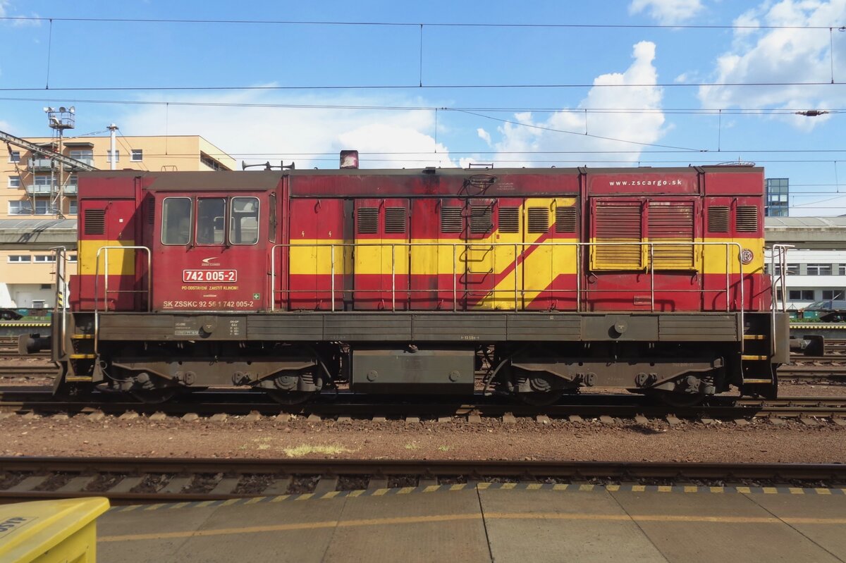 On 8 May 2018 ZSCS 742 005 is seen at Bratislava-Petrzalka.