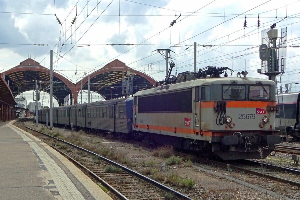 On about her last year of service, SNCF 25679 hauls a regional train to Saverne out of Strasbourg Central on 29 May 2019.