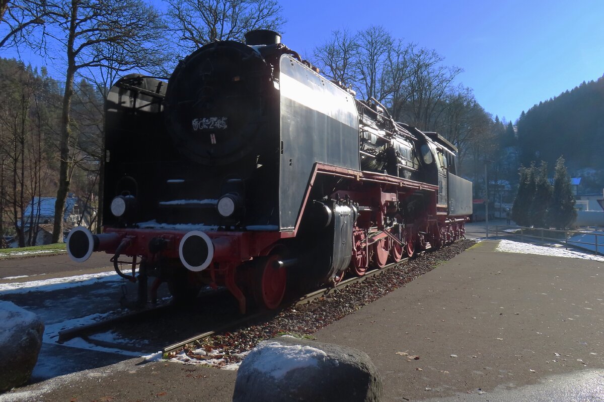 PLinted 50 245 is seen on 29 December 2024 at Triberg station.