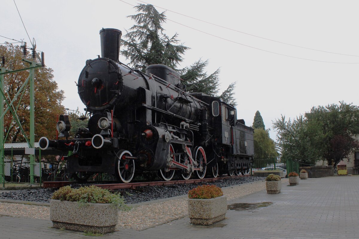 Plinthed GySEV steamer 324-1518 was caught on camera on a grey an drizzly morning of 16 September 2024 in Sopron.