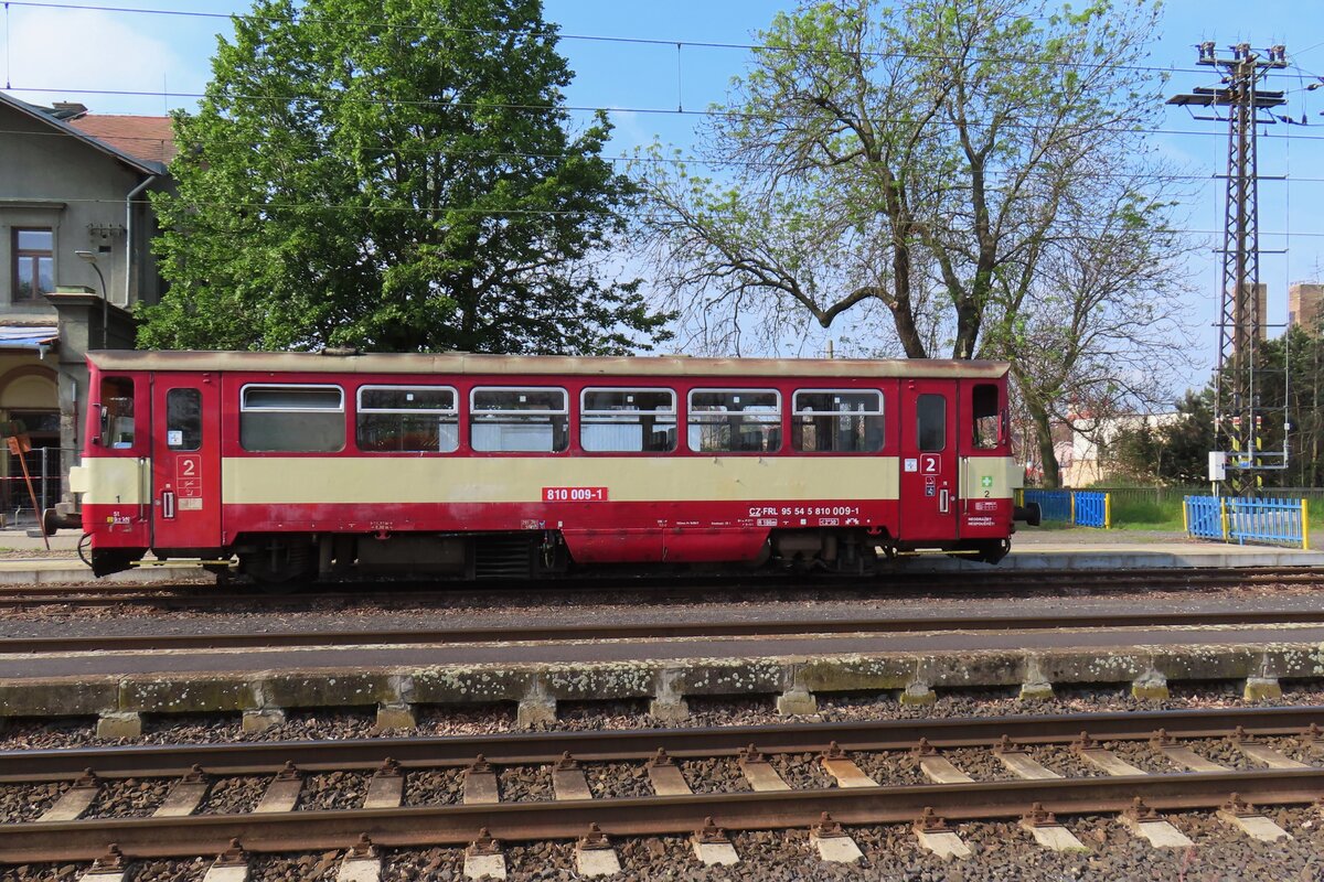 Railbus 810 009 takes a 15-minute break at zatec as an osobni Luzna u Rakovnika to Chomutov on 12 May 2024.