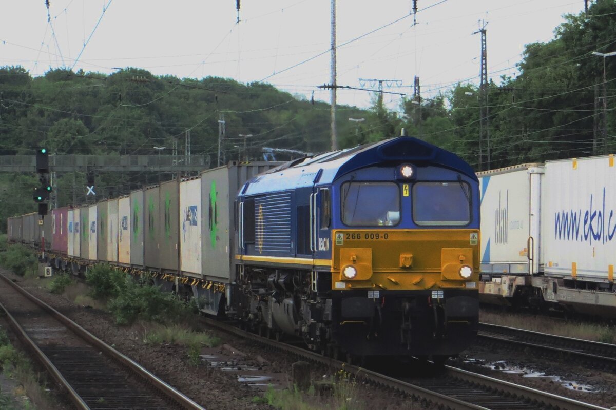 RailTraxx 266 009 hauls an intermodal train through Köln West on 19 May 2022.