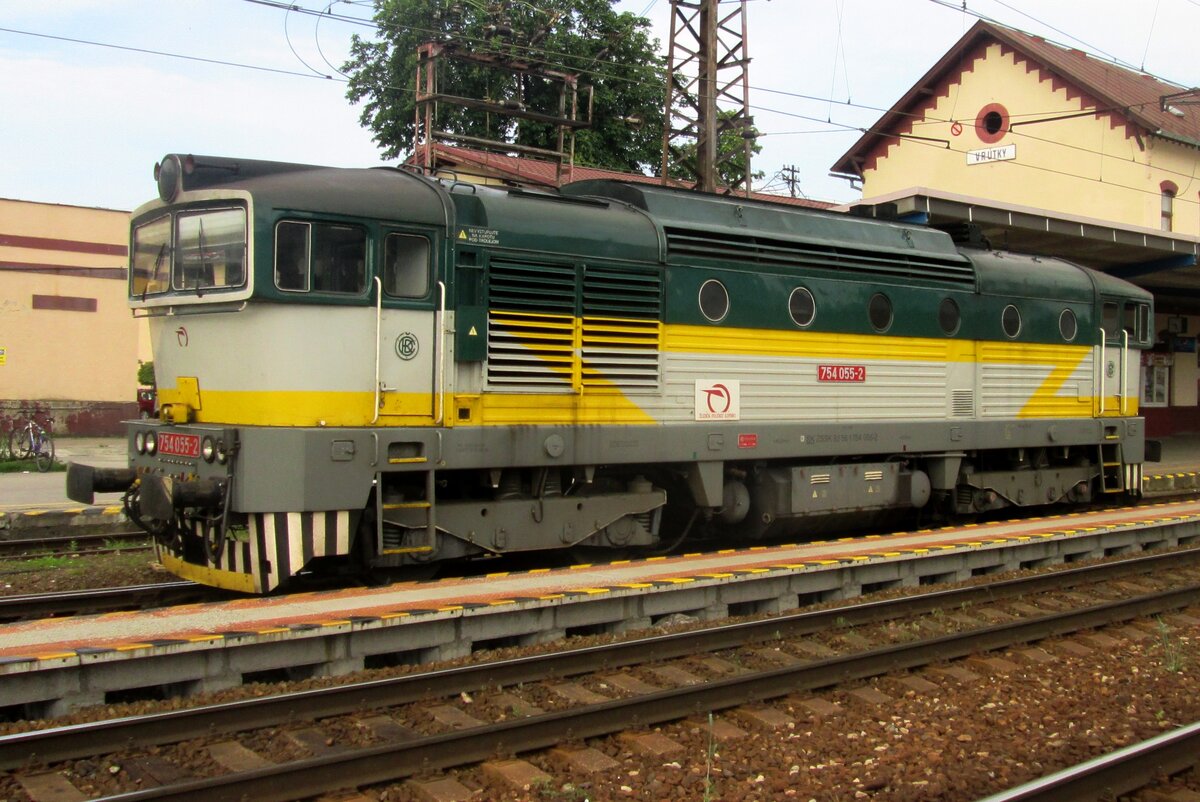 Retro liveried 754 055 stands in Vrutky on 30 May 2022.