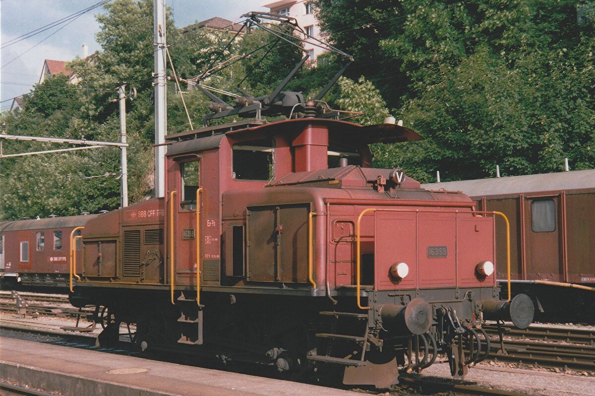 SBB 16359 oozes at Rorschach on 24 May 2002.