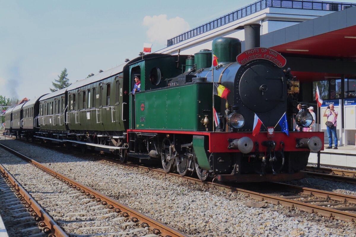 Since an absolute ban on steam traction on the Belgian railway network holds sway firmly, Bwelgian steam locomotives find themselves back far away from home. On 4 May 2024 TUBIZE 2069 takes part in the manouevring during the steam loco parade in Wolsztyn.