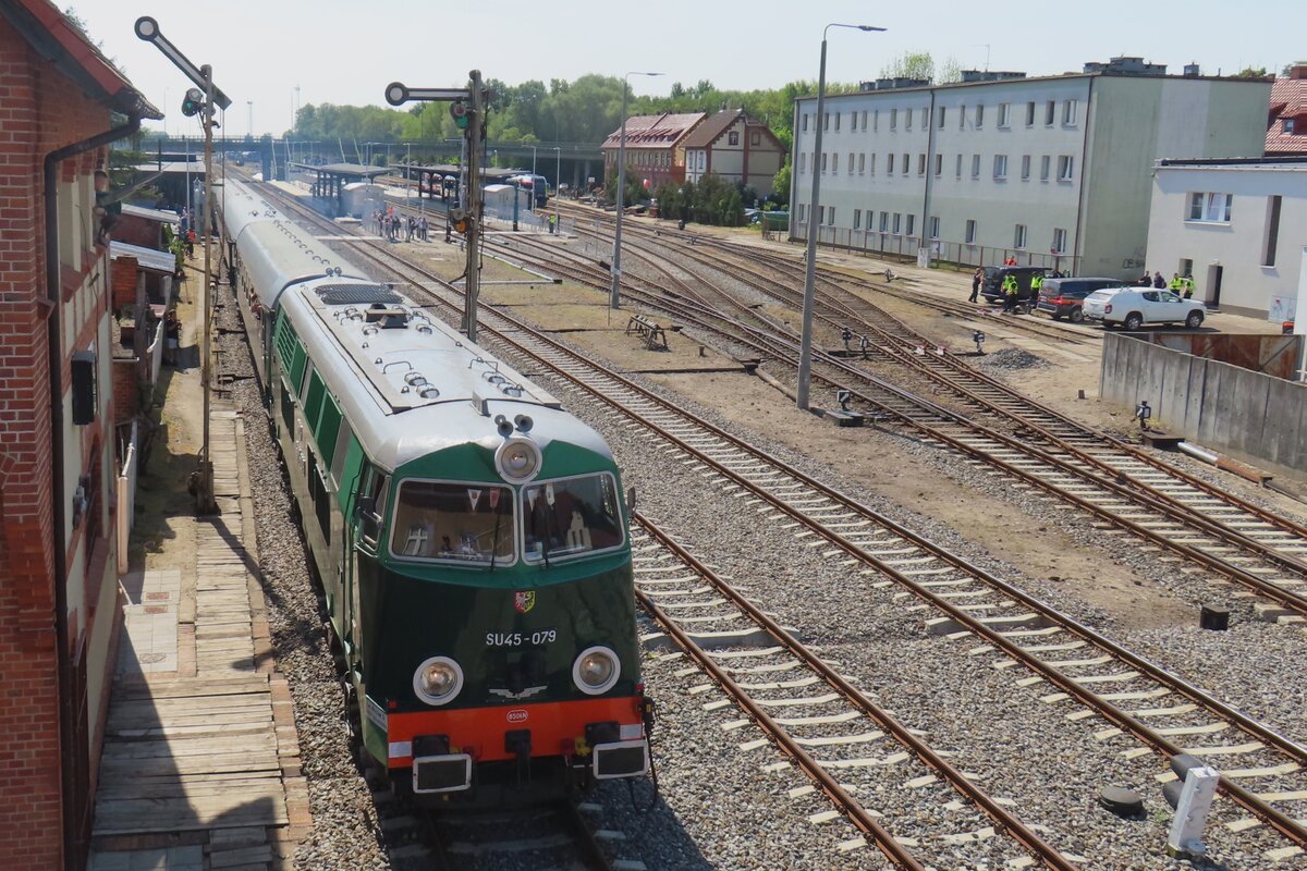 SU45-079 leaves Wolsztyn with a retro train on 4 May 2024.