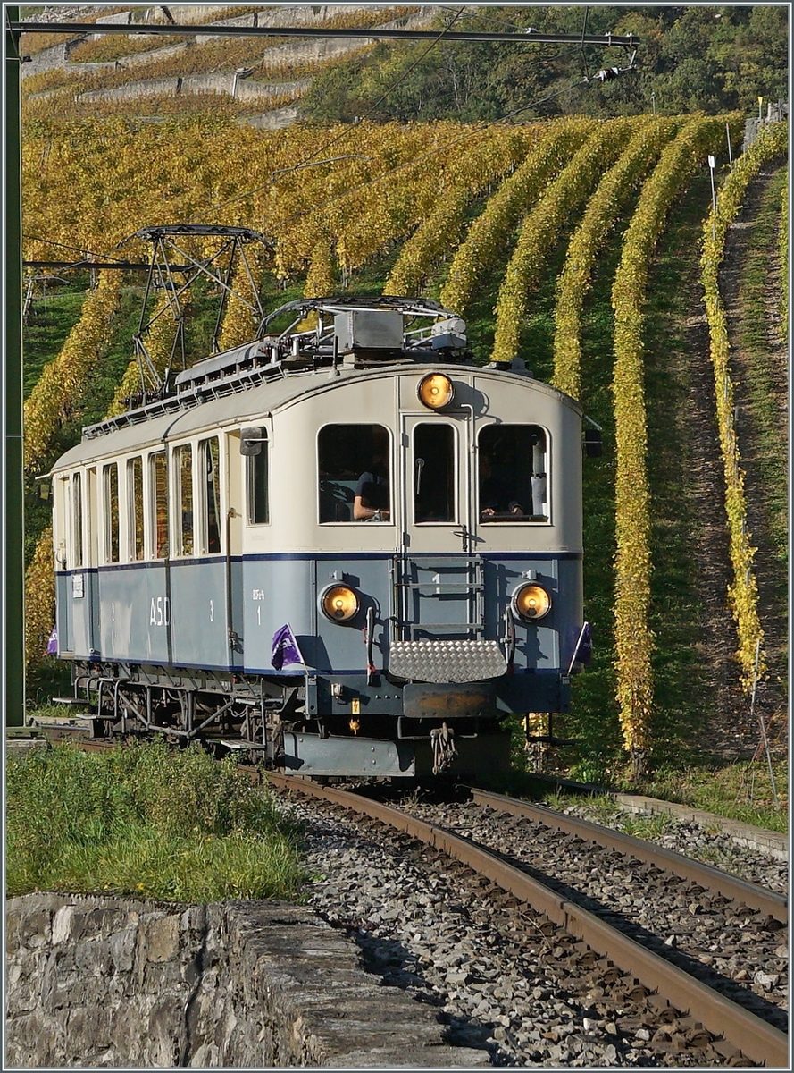 The BCFe 4/4 N°1, purchased in 1914 for the opening of the railway, on the way in the Aigles vineyards. The train is now maintained by the  Association ASD 1914  and is occasionally used for special trips, such as here as the Jass train.

Nov 2, 2024