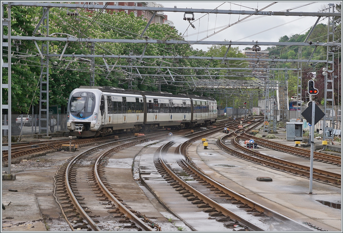 The euskotrein electric multiple units 918 is leaving of station San Sebastian Amara / Donostia Amara. 

17.04.2024
