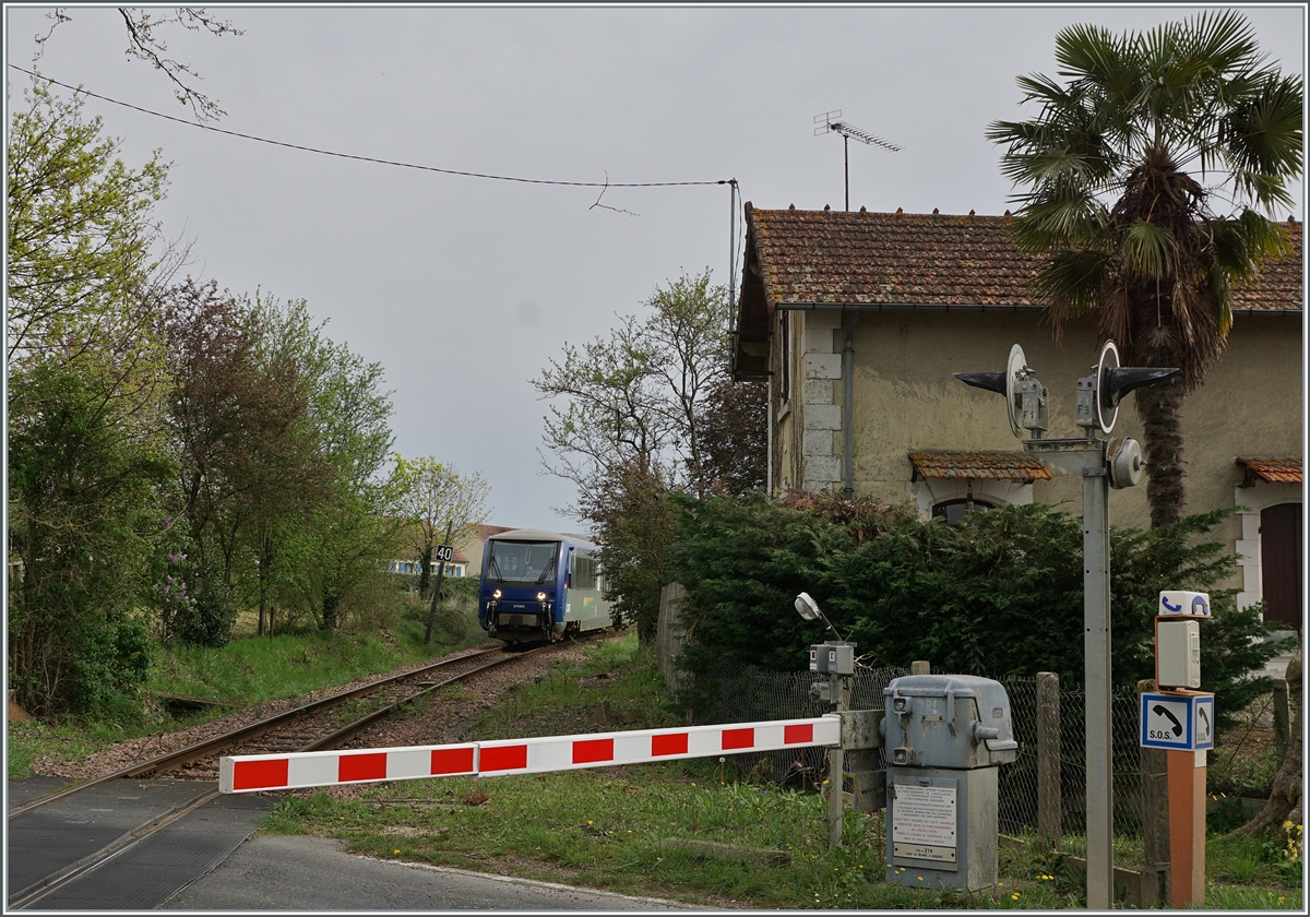 The narrow-gauge railway SNCF X 54501 reaches its destination Valençay as TER from Romoratin. 

April 7, 2024