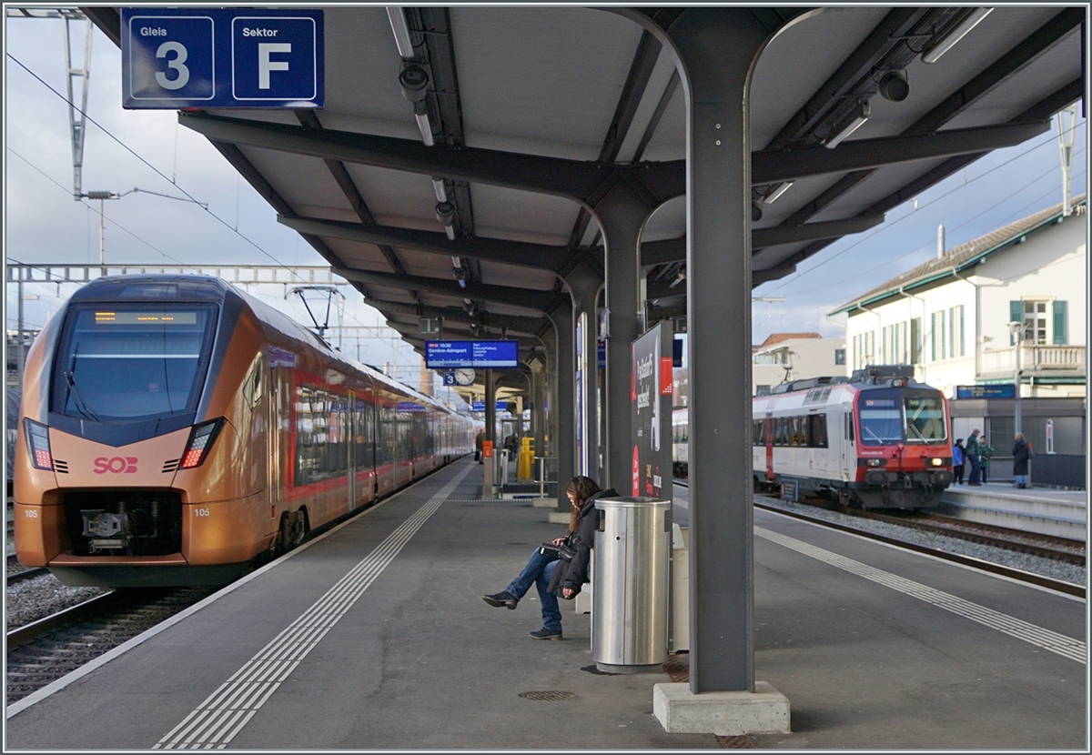 The SOB RABe 526 105 on the way from Locarno to Basel SBB as  Treno Gotthardo  in Zofingen. 

06.12.2024