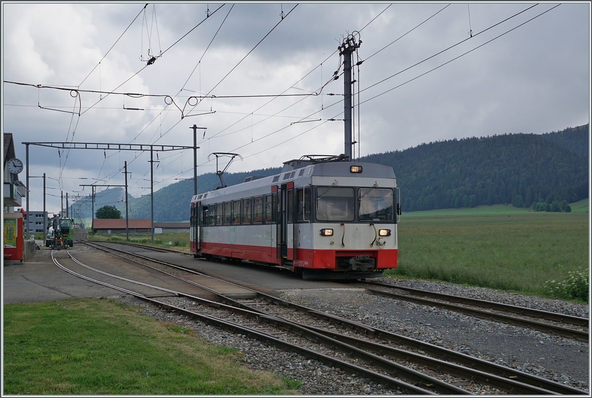 The transN (ex cm,) BDe 4/4 No 6 leaves the small train station of La Sagne as the regional train R 22 314 from La Chaux de Fonds to Les Pont de Martel. 

June 26, 2024