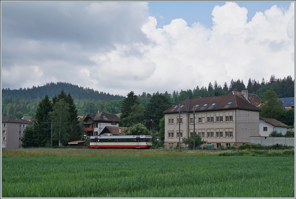 The transN (ex cmn) BDe 4/4 N° 6 travels as R 22 315 from Les Ponts de Martel to La Chaux de Fond and reaches La Sagne while storm clouds build up in the background.

June 26, 2024