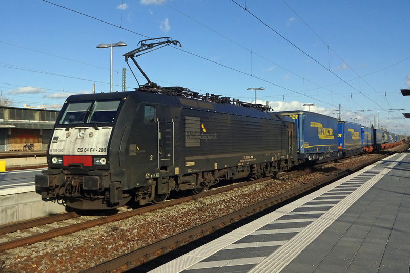 MRCE Ecco Rail 189 280 hauls the LKW Walter shuttle through Straubing toward Rotterdam on 20 February 2020. Rail pictures