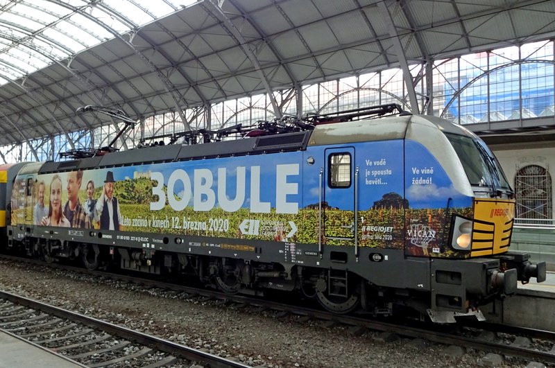 wees gegroet duizelig leerling Regiojet 193 227 advertises a TV series 'BOBULE' in Praha jhl -  Rail-pictures.com