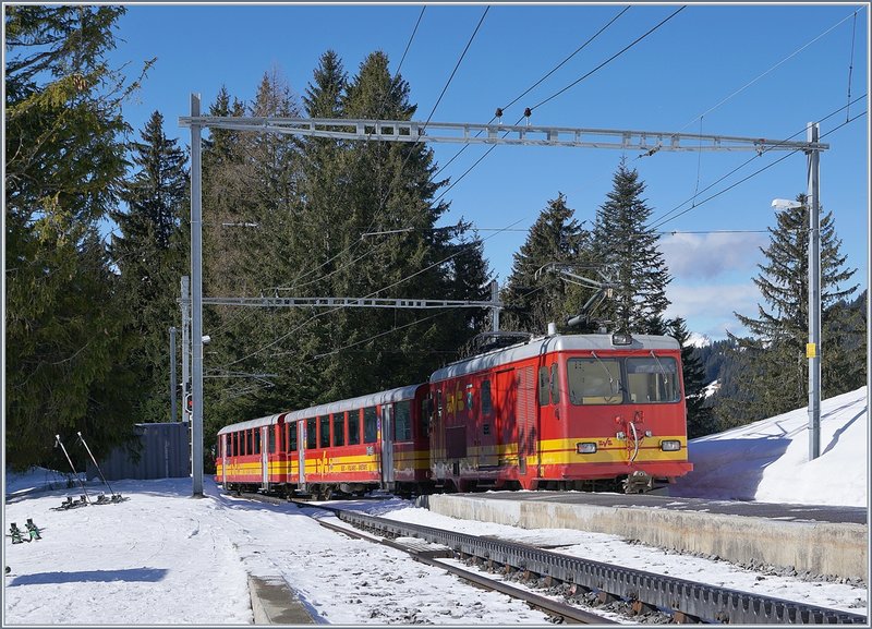 The Tpc Bvb Hge 44 31 With A Local Train To Villars Is